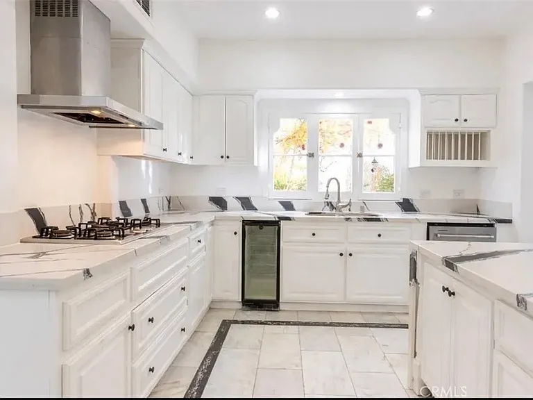710 Adelaide Pl — Photo 11