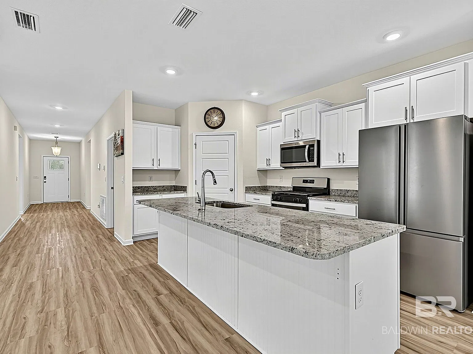 4 bed, 3.0 bath, 2100 sqft, $2,300 — Photo 2