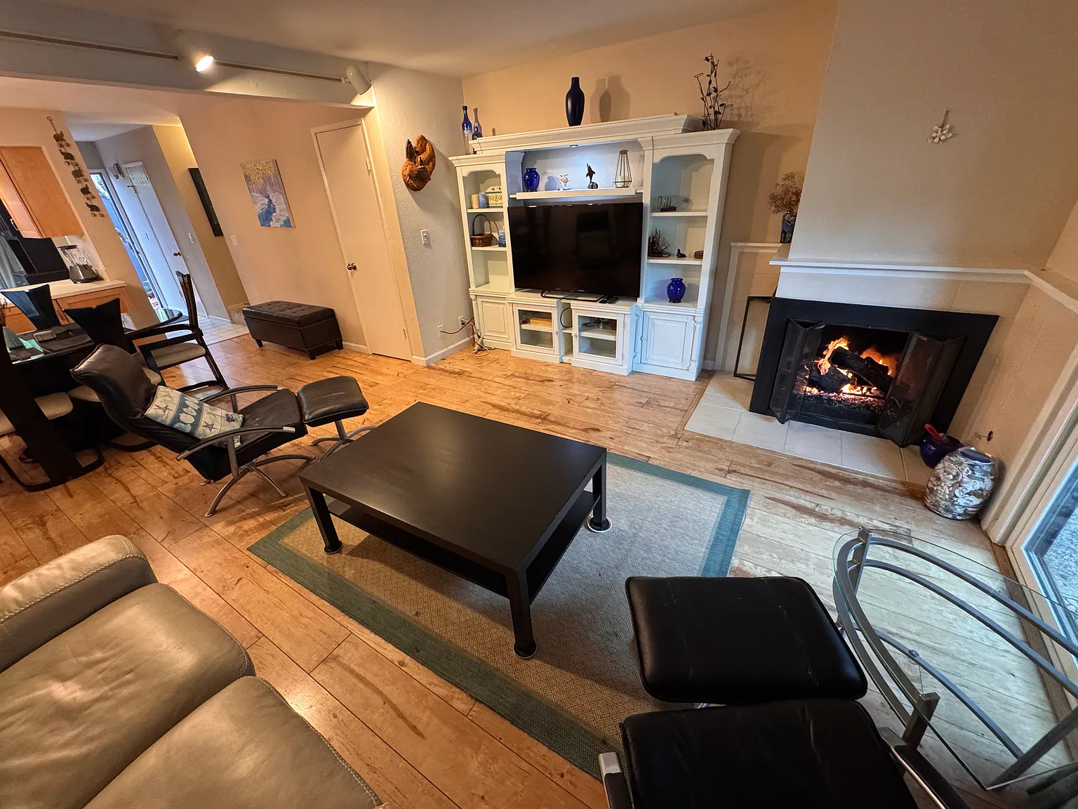 2 bed, 2.5 bath, 1168 sqft, $3,600 — Photo 4
