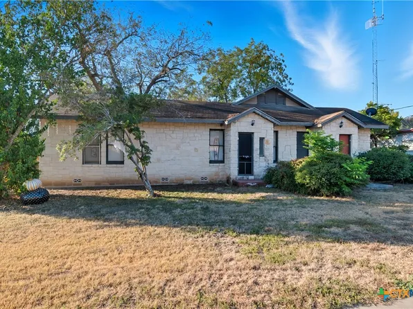 613&615 E Court St, Seguin, TX 78155