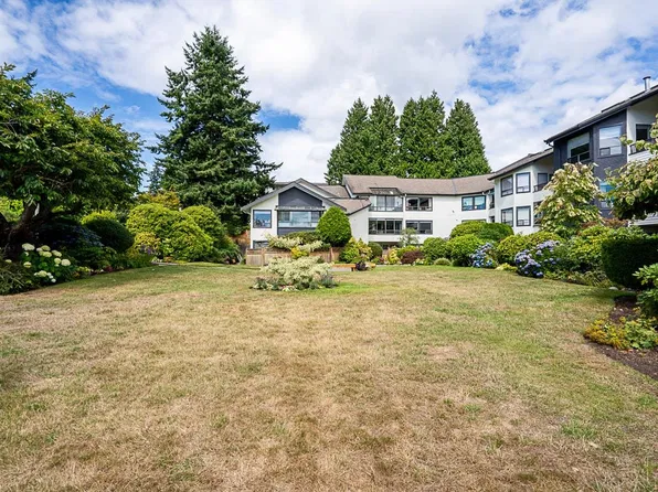 14957 Thrift Ave #201, White Rock, BC V4B 2K1