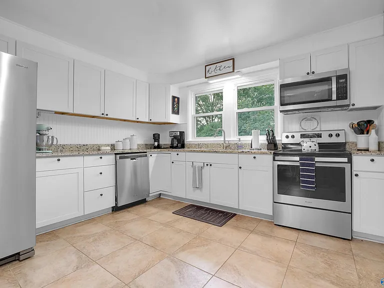 619 Graycroft Dr SW — Photo 4