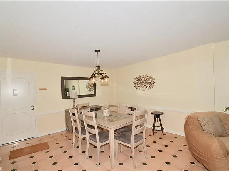 555 Park Shore Dr #B-309 — Photo 7
