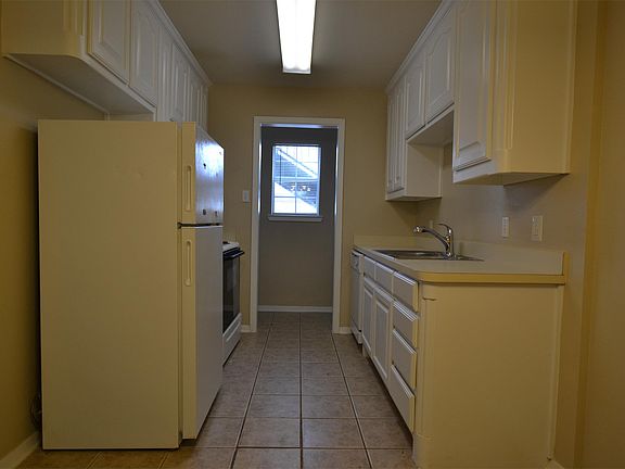 2nd image of 508 Ingram St APT B