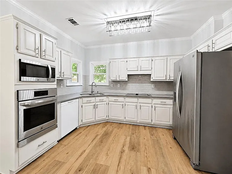380 Belmont Chase Ct — Photo 6