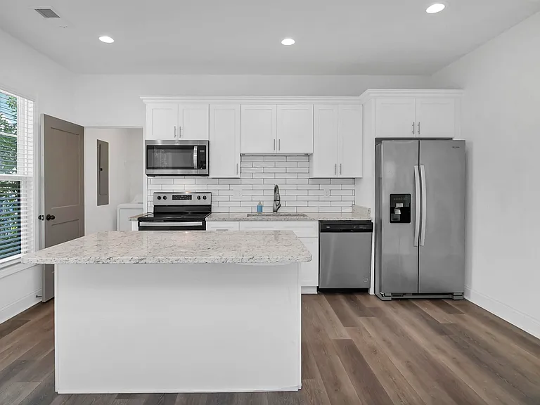 2035 Rosewood Dr #A — Photo 18