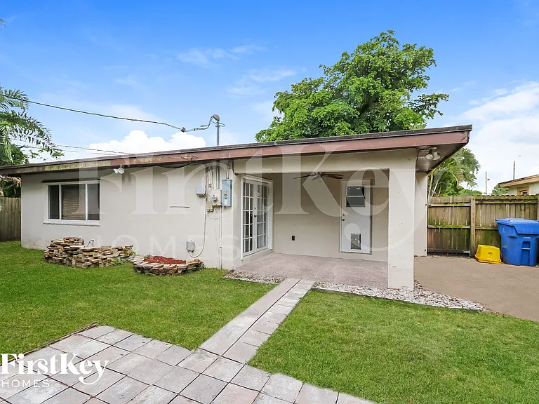11823 Dahlia Dr — Photo 14
