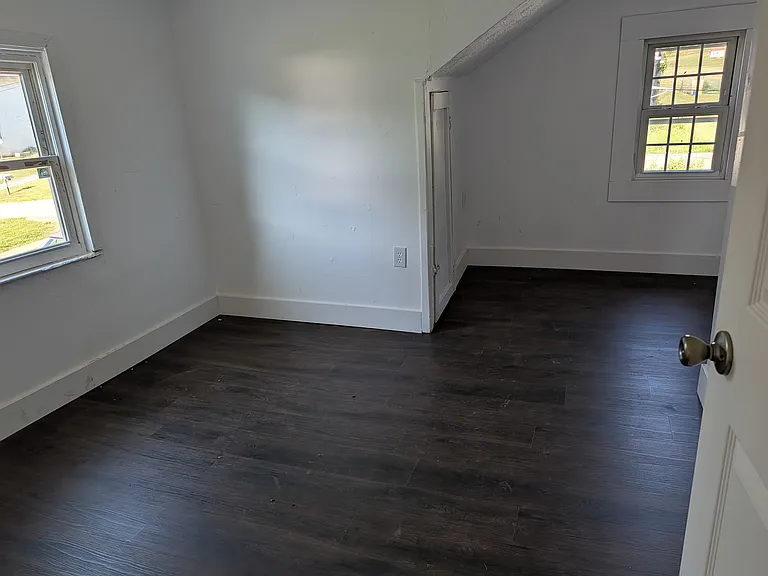 1908 Darnell Dr — Photo 3