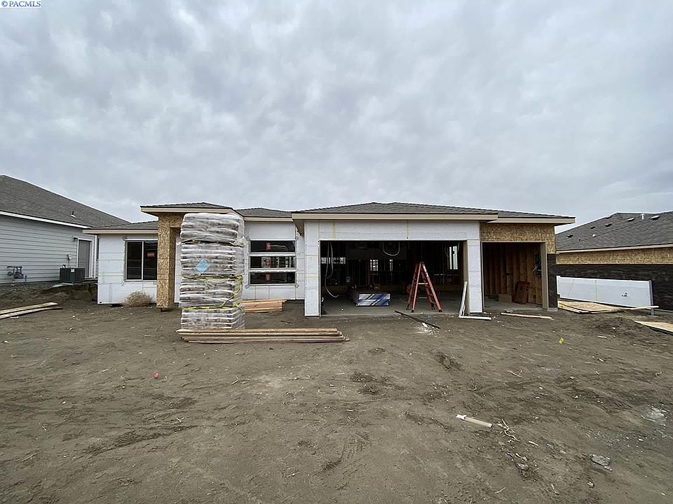 1st image of 711 Thebes St