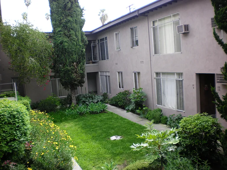 526 S Saint Andrews Pl #28 — Photo 3