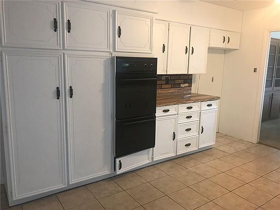 3rd image of 1701 Beechwood Ln