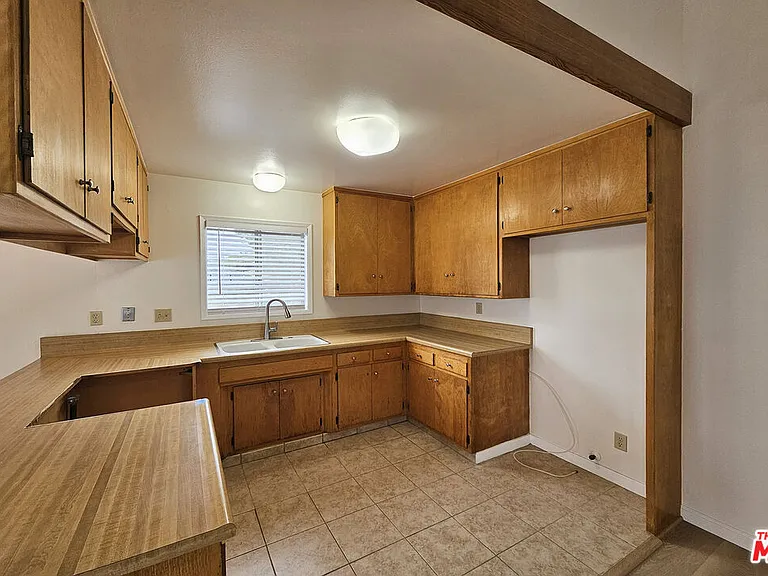 2251 Maurice Ave — Photo 18