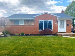 2840 Longmeadow Dr, Trenton, MI 48183