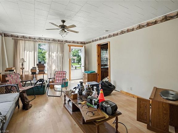 4th image of 320 Netherby Rd
