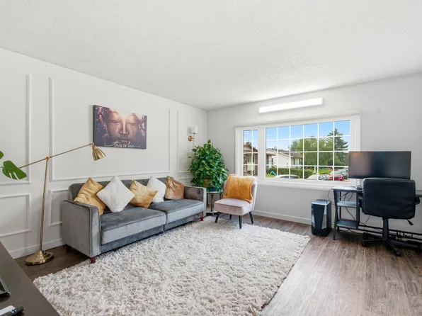 5303 21st Ave NW, Edmonton, AB T6L 5G5