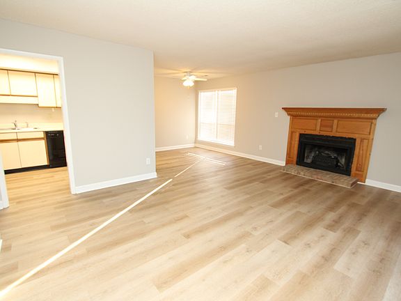 2nd image of 118 Manhattan Ct
