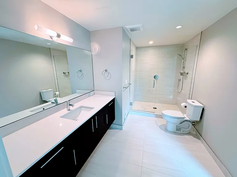 En-suite master bathroom