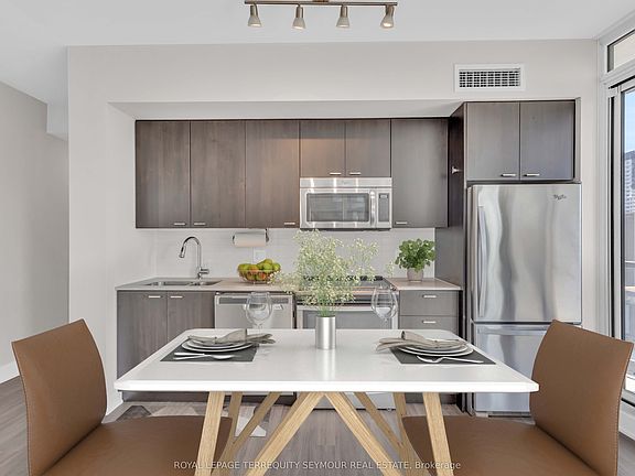 5th image of 30 Roehampton Ave #1210