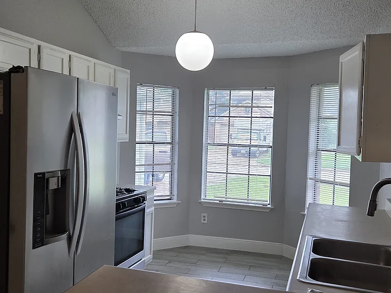 The kitchen comes with a loaner fridge.