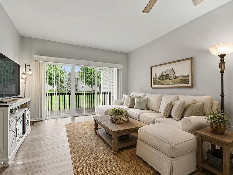 660 Braeside Dr SE — Photo 4
