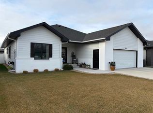 3518 ORIOLE DR., North Platte, NE 69101