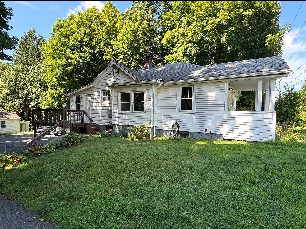 3 bed, 1.5 bath, 1150 sqft, $2,400 — Photo 2