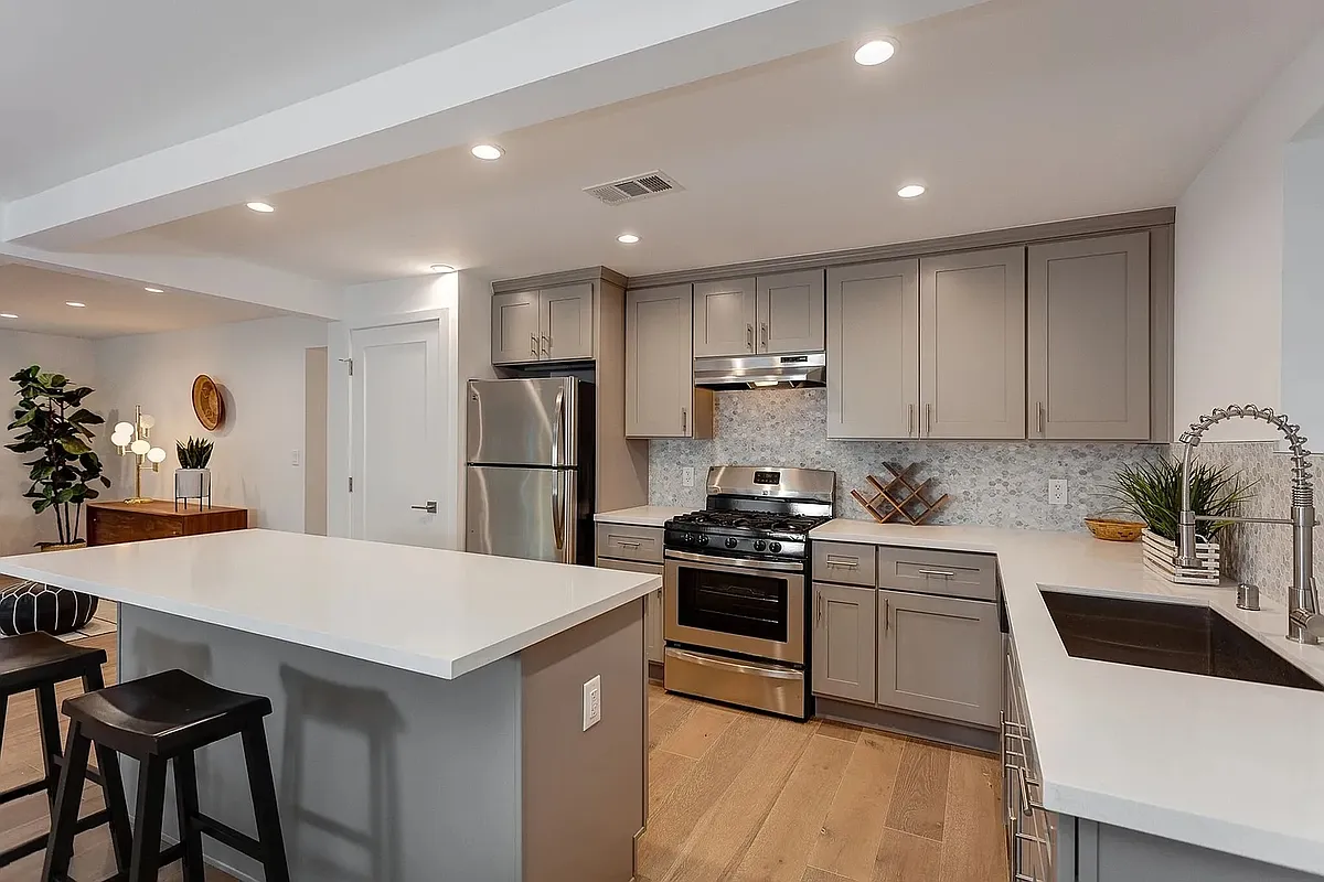 Building Photo - 446 N Commonwealth Ave #1/4