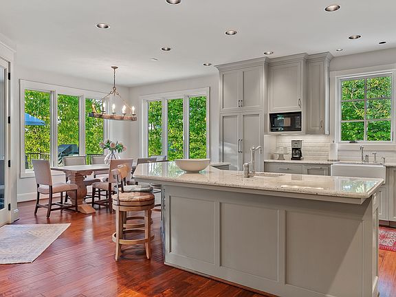 11th image of 415 Summer Breeze Dr