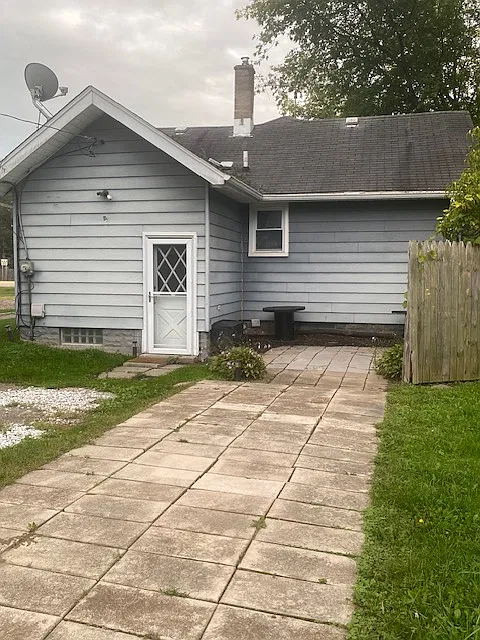 2 bed, 900 sqft, $1,200 — Photo 2