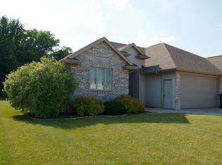 N9029 Spring Valley Rd, MENASHA, WI 54952