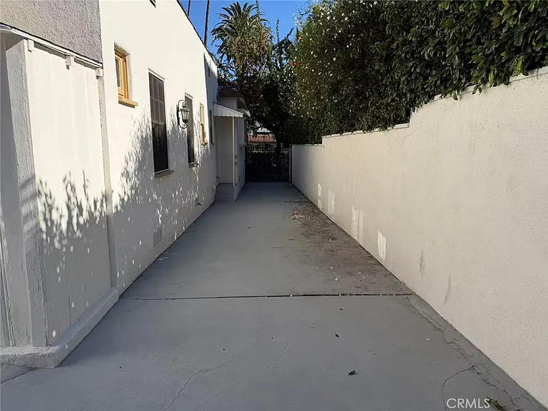 113 N Doheny Dr — Photo 19