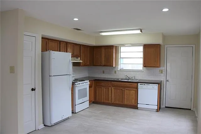 3709 Bunkerhill Dr — Photo 13