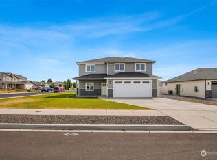221 N Gold Cup Dr, Moses Lake, WA 98837
