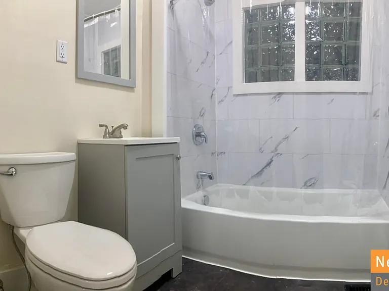 1139 Walker Ave NW — Photo 4