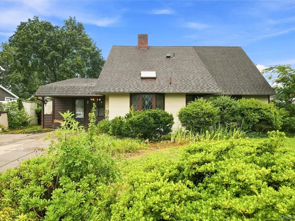 75 Weaving Lane, Wantagh, NY 11793