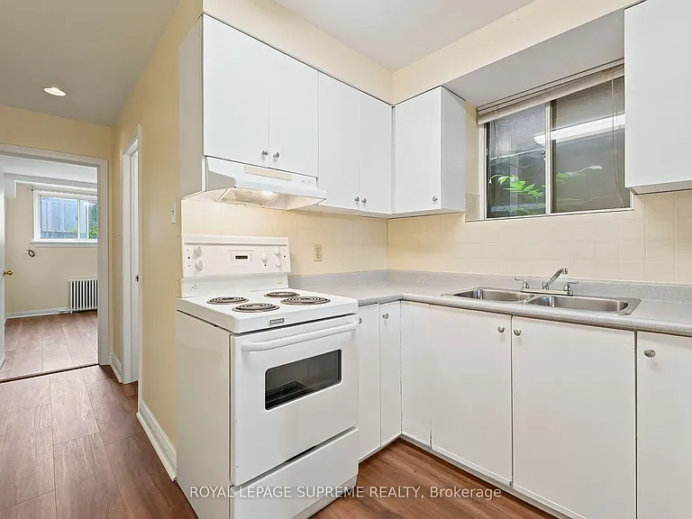 56 Dynevor Rd #BASEMENT — Photo 9