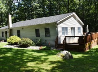 327 Rock Oak Rd, Dingmans Ferry, PA 18328