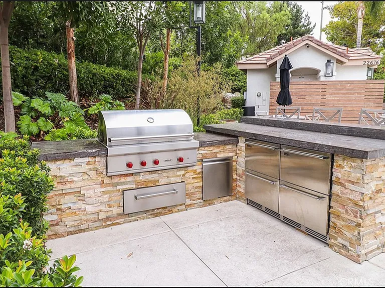 5 Chatham Ct — Photo 32