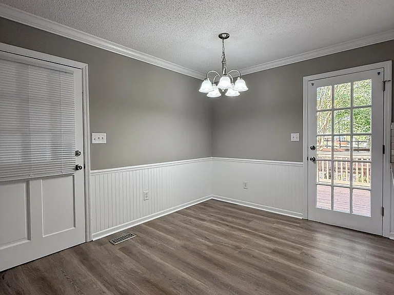 1050 Aiken Rd — Photo 4