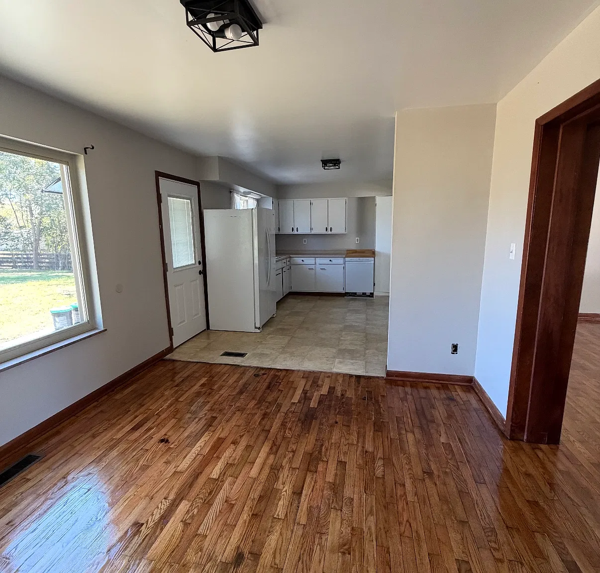 4 bed, 1.5 bath, 1437 sqft, $2,000 — Photo 4