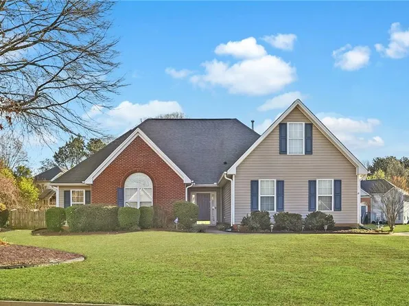521 Red Tip Ct, Loganville, GA 30052