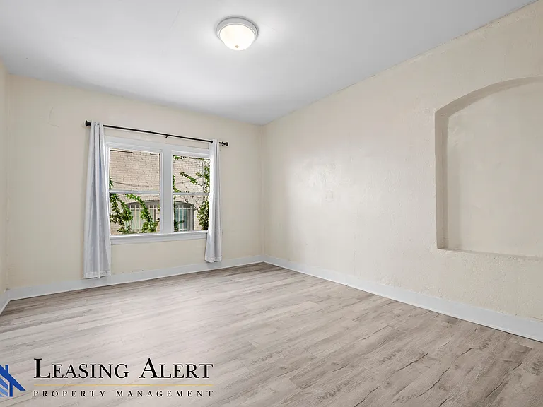 108 S Cummings St — Photo 11