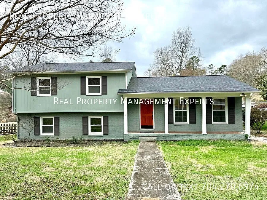 Coming Soon !Stunning 4br/3ba Home In Charlotte! — Photo 2
