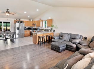 2645 NE 3rd St, Redmond, OR 97756