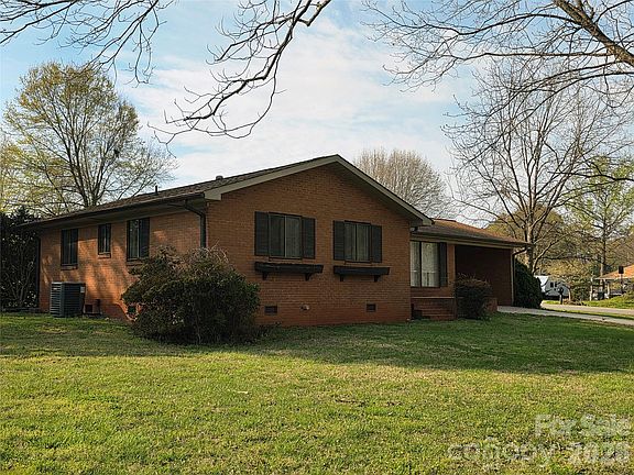 4th image of 217 Park Rd