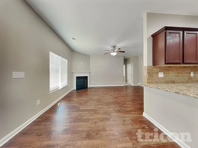 196 Sims Ct — Photo 3