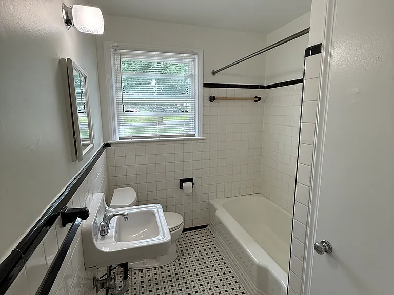 4325 Maple Ave — Photo 6
