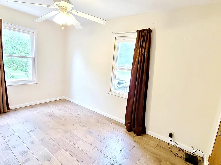 516 S Main St — Photo 4