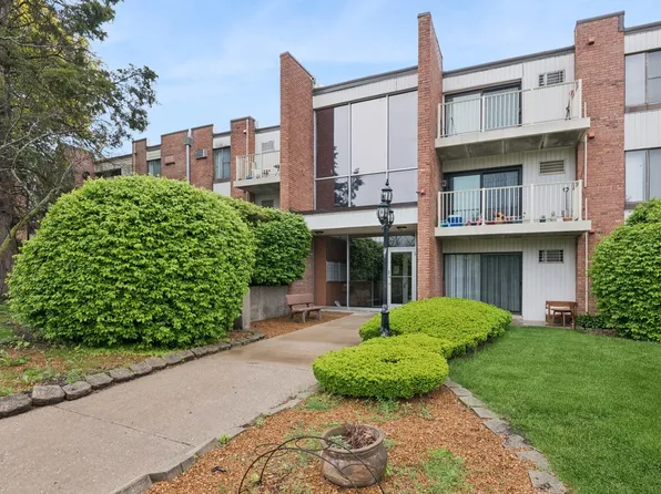 300 W Fullerton Ave APT 108, Addison, IL 60101