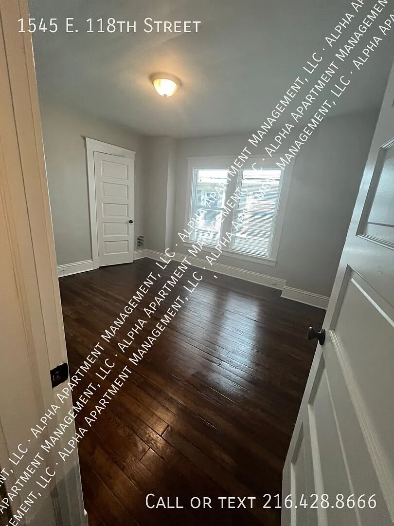 3 bed, 1.0 bath, $2,400 — Photo 3